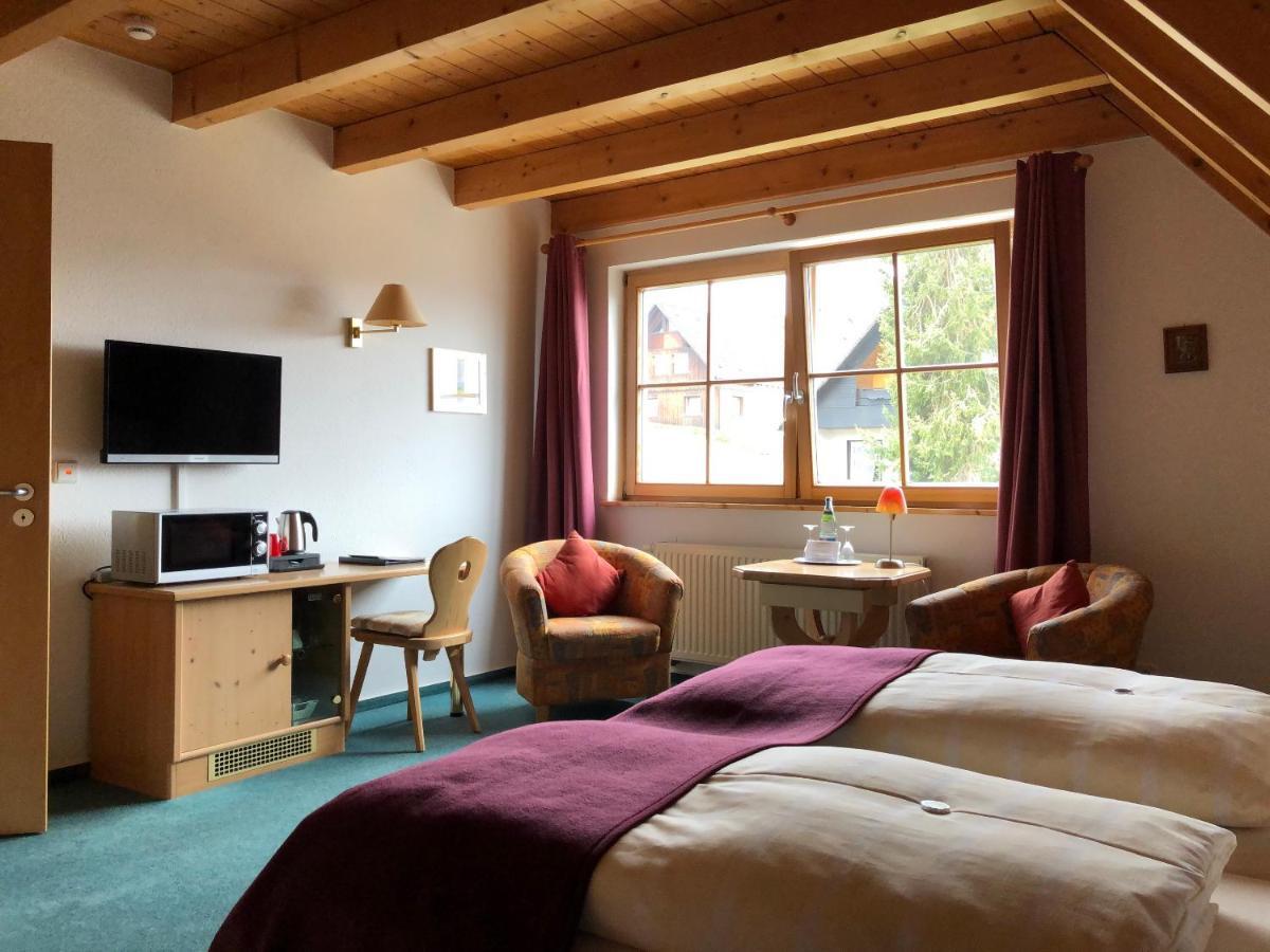 Berghotel Schiller Schonach im Schwarzwald Bagian luar foto